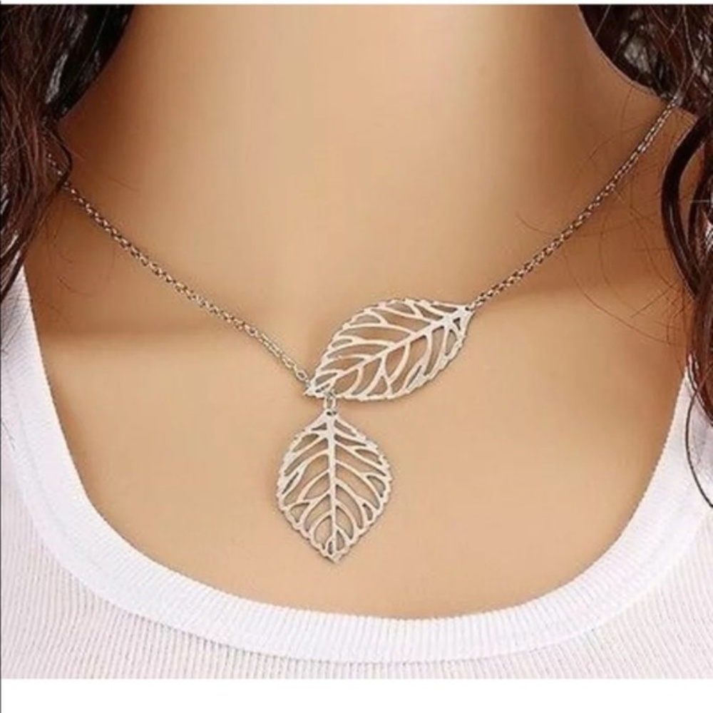 Gorgeous Silver Toned Double Leaf Necklace - Picture 4 of 4